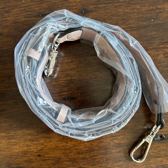 GUESS Handbag - Preloved - Picture 5 of 5